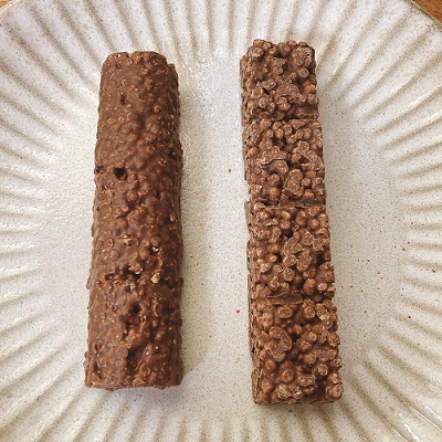 コオロギチョコとミルクチョコバー中身