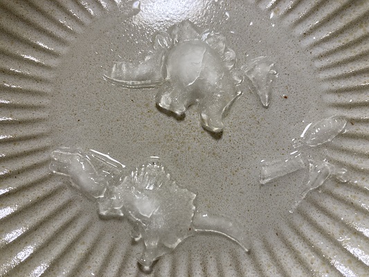 トレーで氷づくり