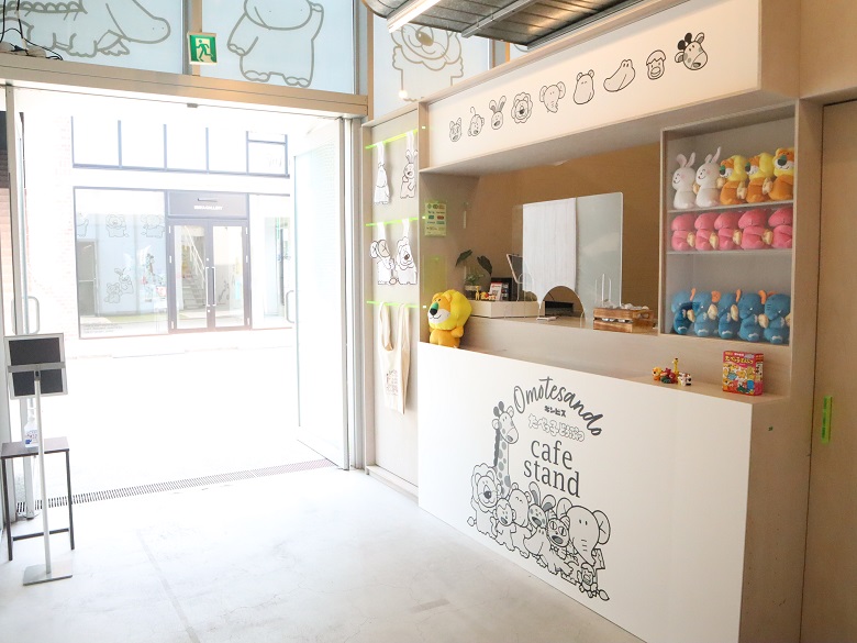 「たべっ子どうぶつカフェスタンドOmotesando」のレジ回り