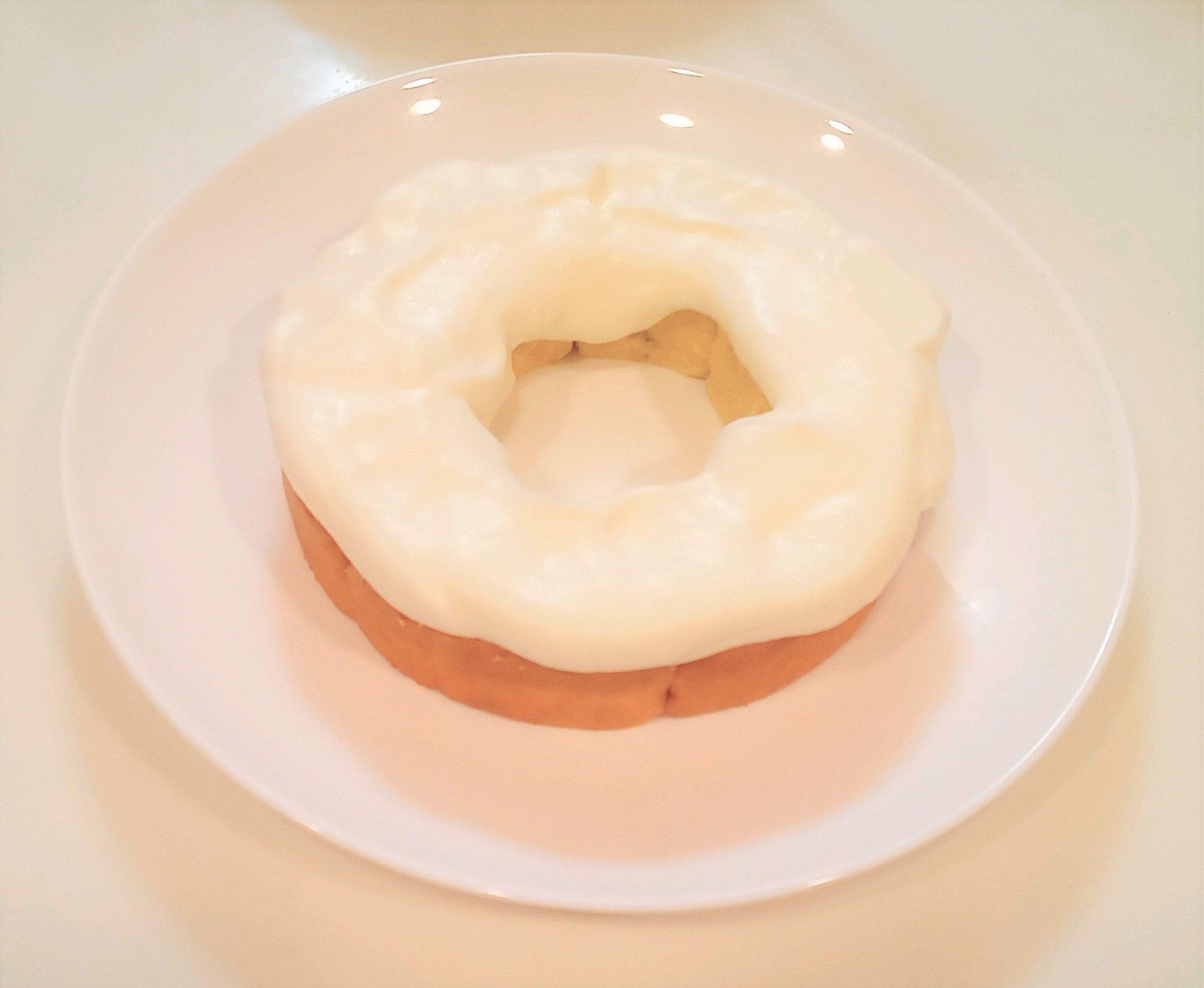 バウムクーヘン生クリーム乗せ