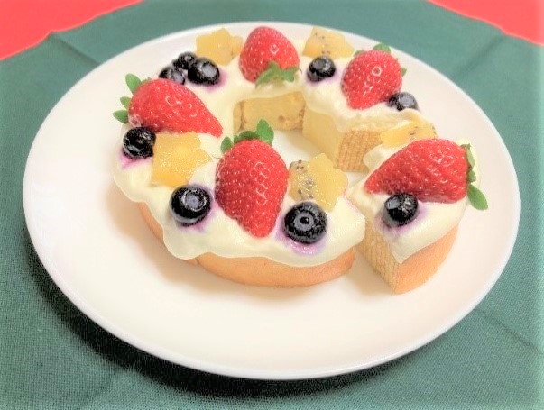 クリスマスリース風ケーキ～フルーツ～完成品