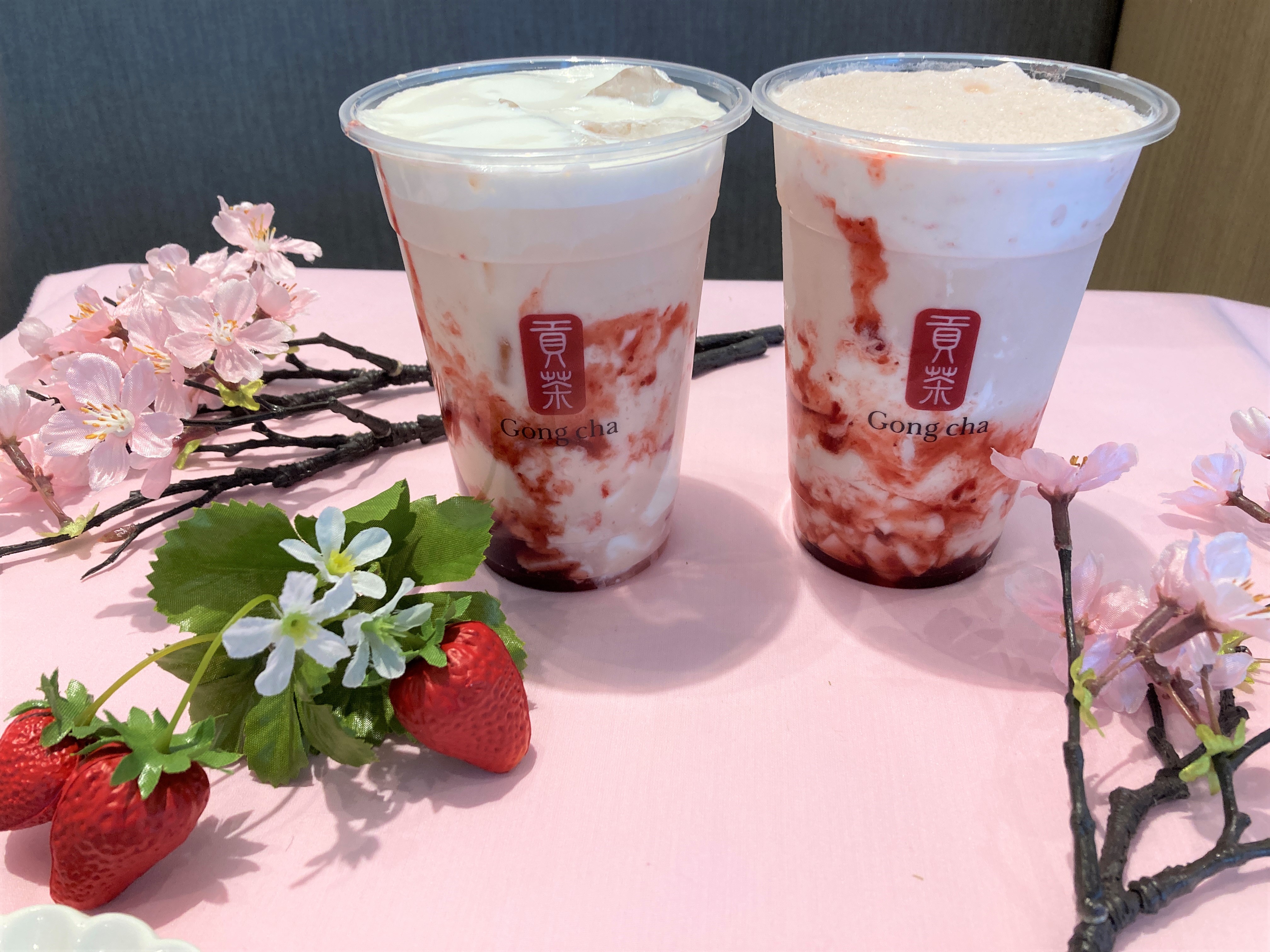 「いちご杏仁　ミルクティー」＆「いちご杏仁　フローズンティー」
