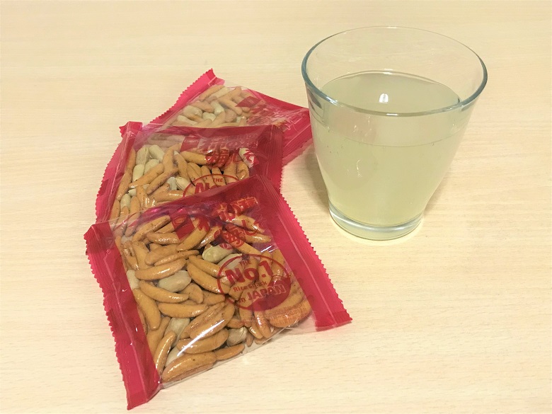 レモンサワーと柿の種梅しそ