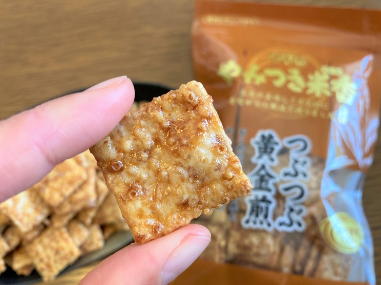 やみつき米香 つぶつぶ黄金煎（手に取る）