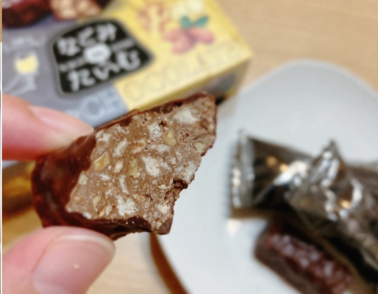 なごみたいむアーモンドジンジャー断面手持ち