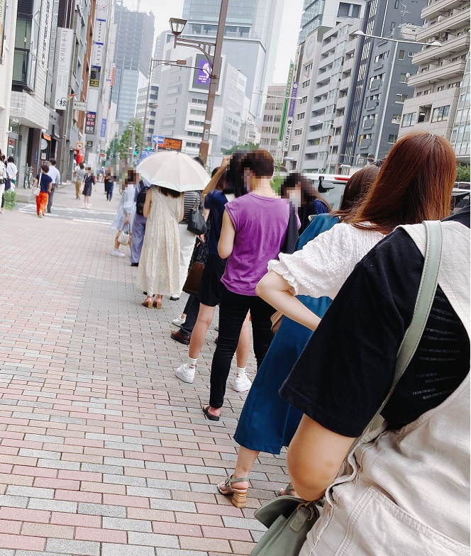 アイムドーナツ‗行列後方から