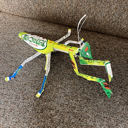 空箱を使ったカマキリ完成