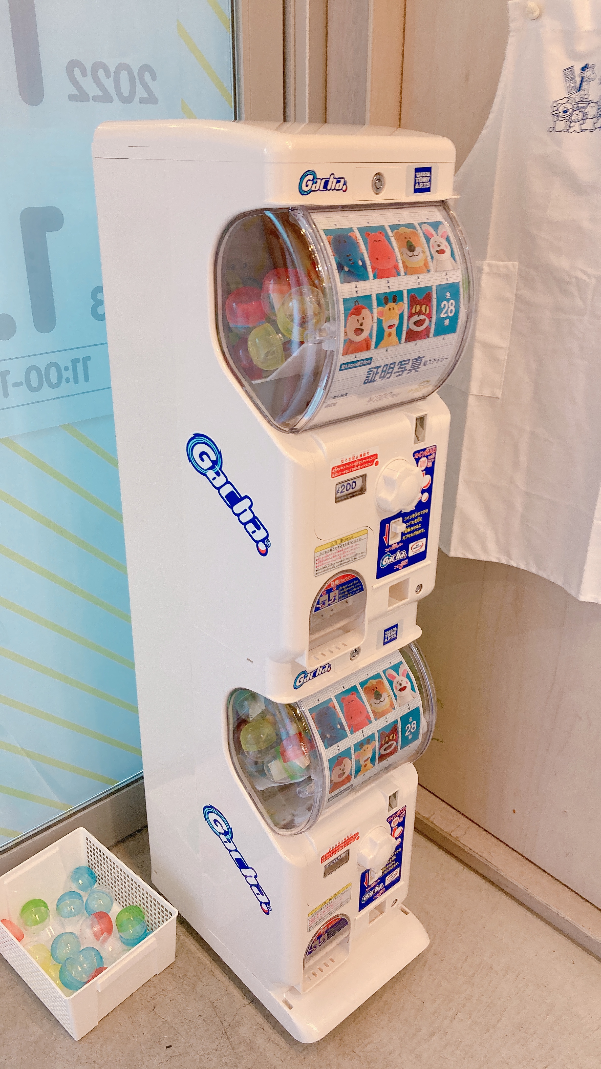 「たべっ子どうぶつスタンドOmotesando」限定のガチャガチャ