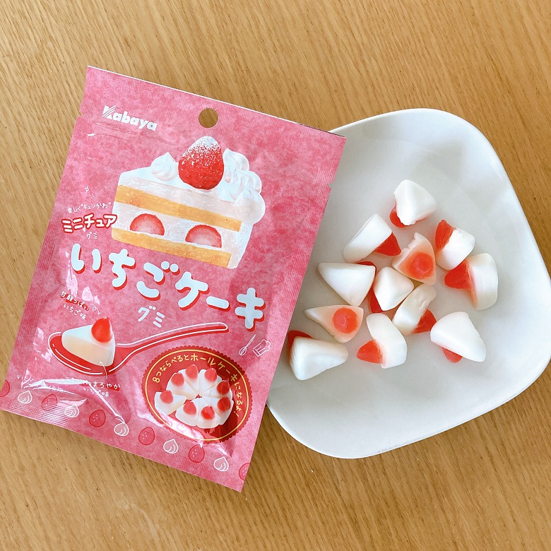 いちごケーキグミ_皿に開封