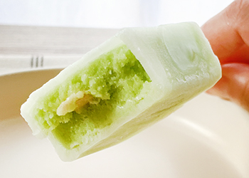 ジェラートのような食感の果汁入りアイスの層