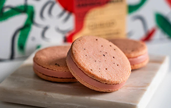 チョコサンドクッキー〈いちごマスカルポーネ〉