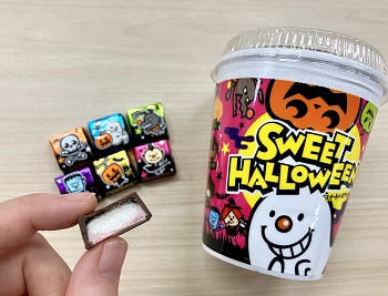 チロルチョコ ハロウィンカップ ブラッドストロベリーを実食
