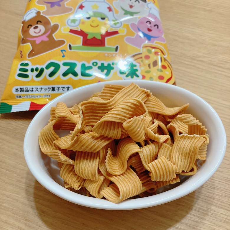 ドデカイラーメンいらすとやミックスピザ味開封