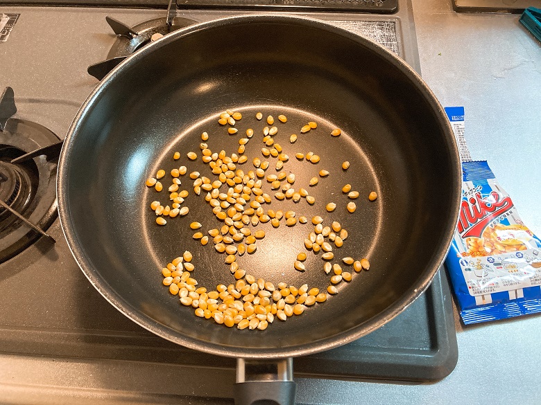 パンの上に豆