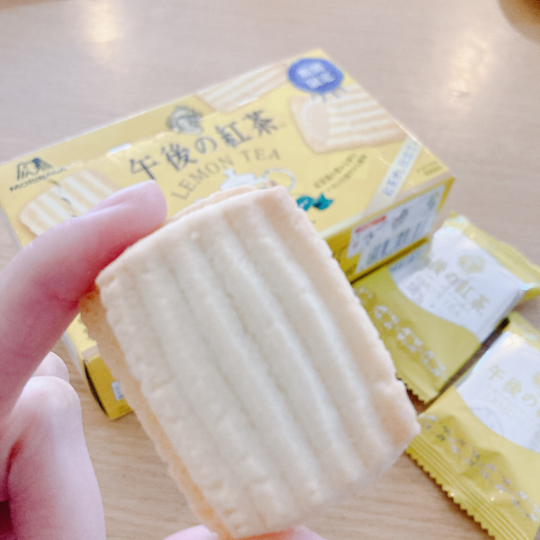 レモンティークッキー_手持ちアップ①