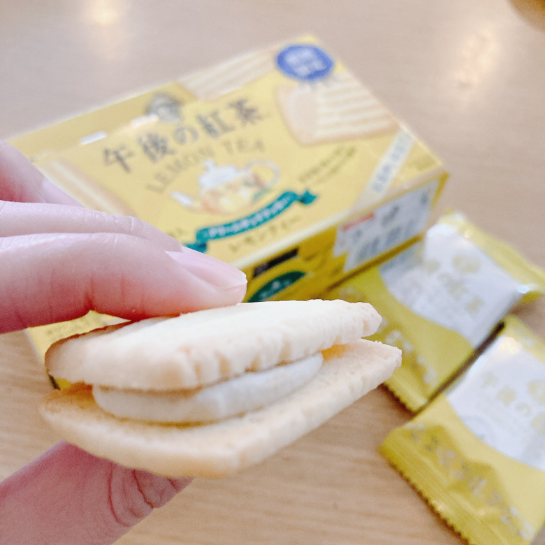レモンティークッキー_手持ちアップ②