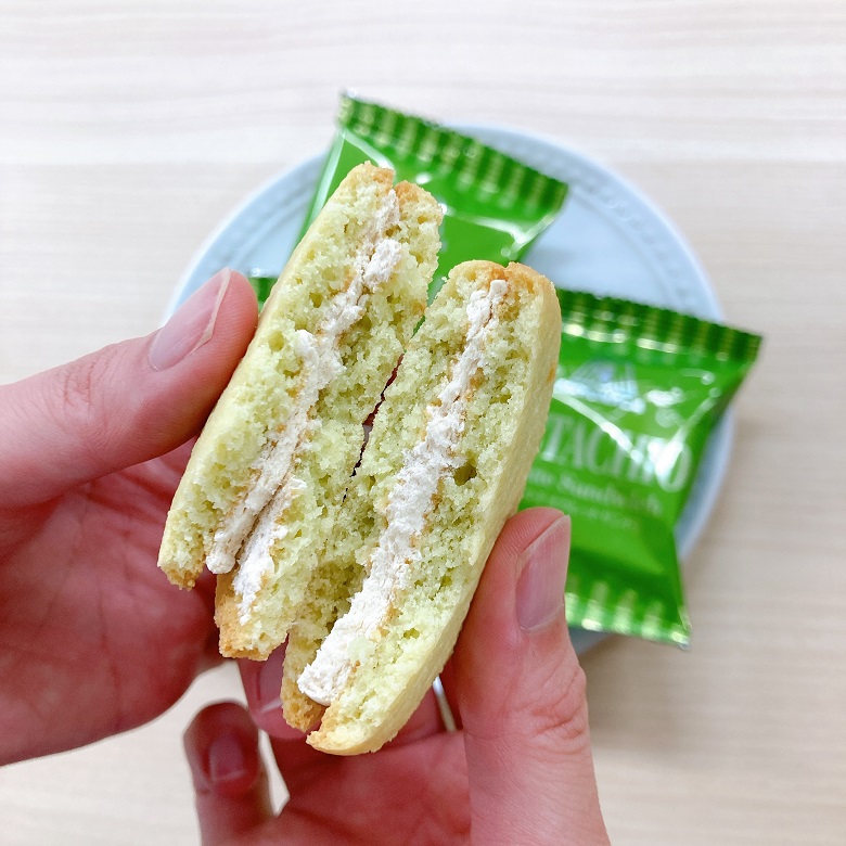 ピスタチオガレットサンド割ったところ