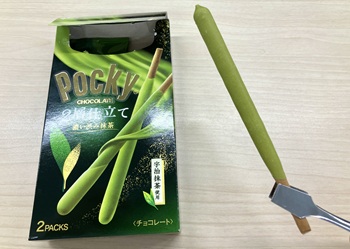 江崎グリコ　ポッキー2層仕立て＜濃い渋み抹茶＞を実食