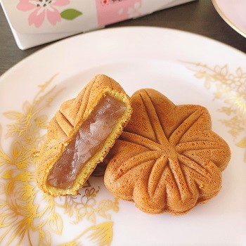 桜もちもみじ中身