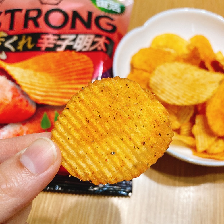 湖池屋STRONG荒くれ辛子明太手持ち