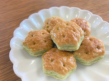 パイの実＜抹茶ティラミス＞積んで上から