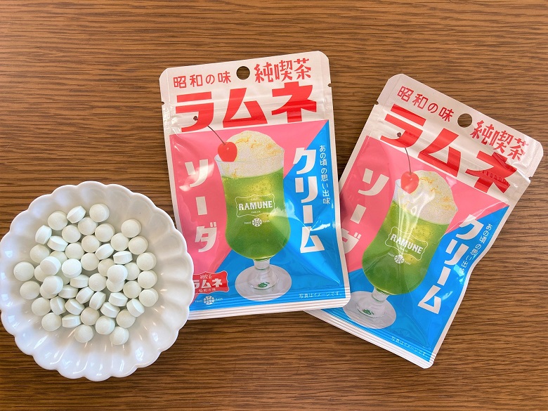 純喫茶ラムネクリームソーダ中身パッケージ上から