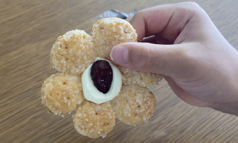 薫るバターサブリナ手にもって